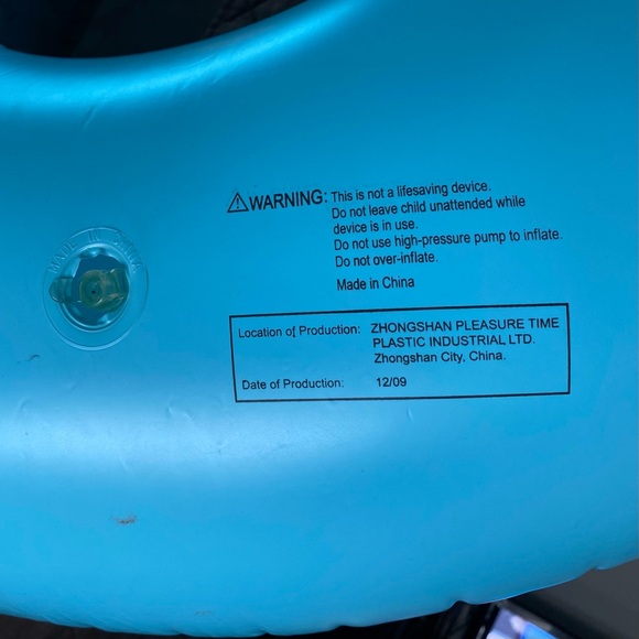 Blue Inflatable Pool Tube - Picture 3 of 4